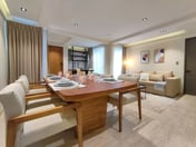 101 Contemporary · 5-Star Location Contemporary Comfy Apt Experience