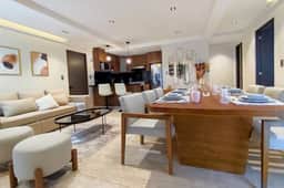 101 Contemporary · 5-Star Location Contemporary Comfy Apt Experience - Image 4