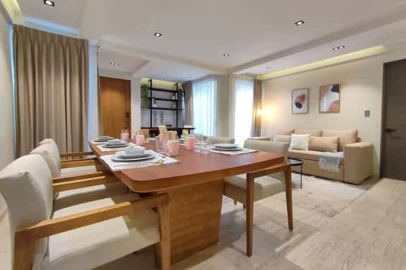 101 Contemporary · 5-Star Location Contemporary Comfy Apt Experience - Image 1